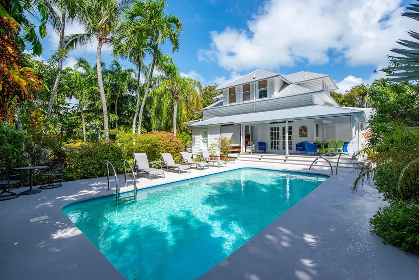 Meadows Manor | Elegant Oasis with Private Pool - Image 1