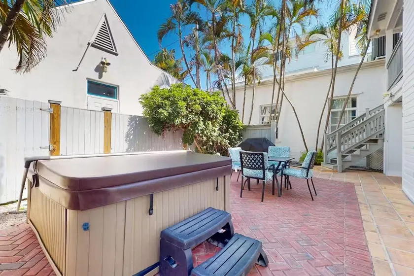 Duval Street Retreat - Image 1