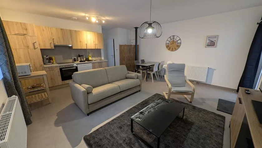 Apt 50m2, Lumineux, Free Parking - Image 1