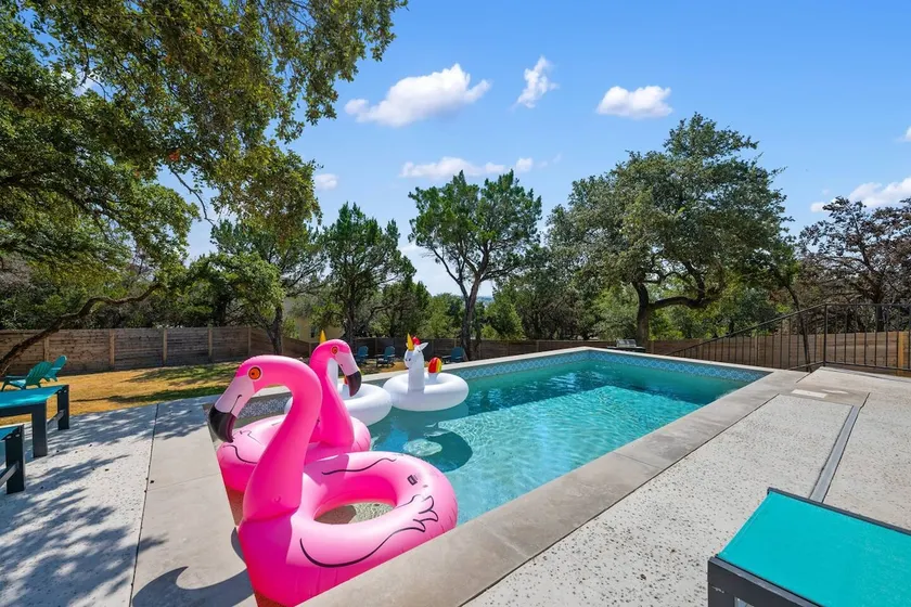 Mini-Resort w/Pool and Putt - Image 1