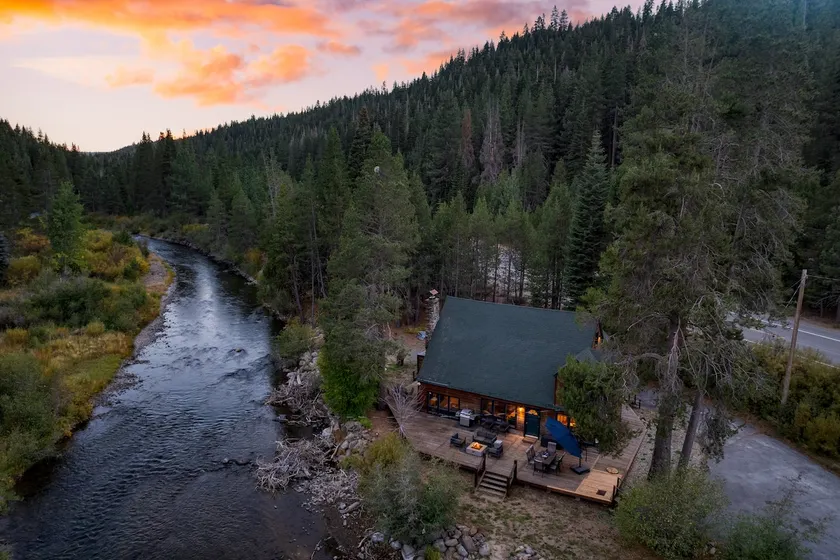 Riversong Lodge by AvantStay - Image 1