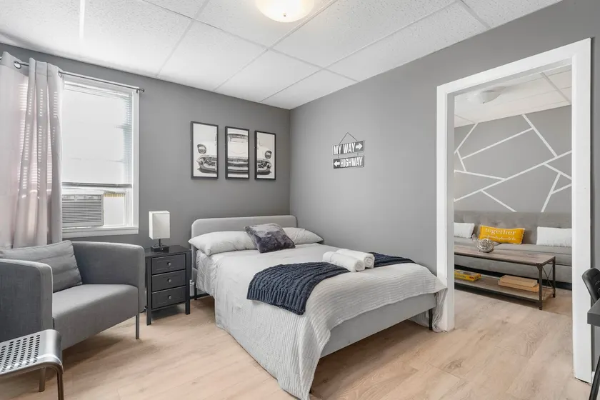Comfy apt| 2 Blocks to NYC Train | Private Parking - Image 1