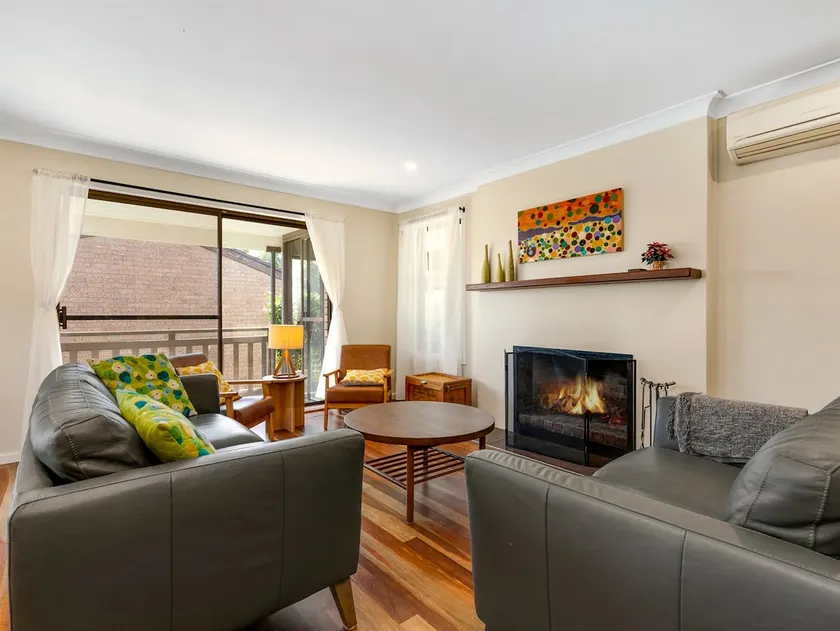 Bertie's 3 beaches -Firepit, 5min Walk to Beaches - Image 1