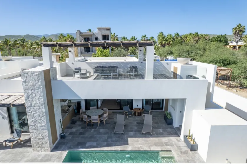 Luxury Villa With Pool - Image 1