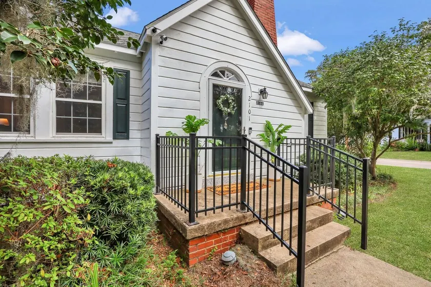 Charming 4-Bedroom Home, Walk to Downtown Beaufort - Image 1