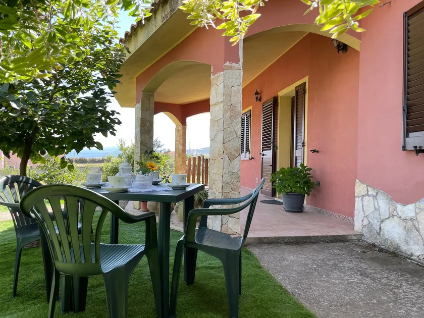 Family Apartment near Castelsardo with Garden - Image 1