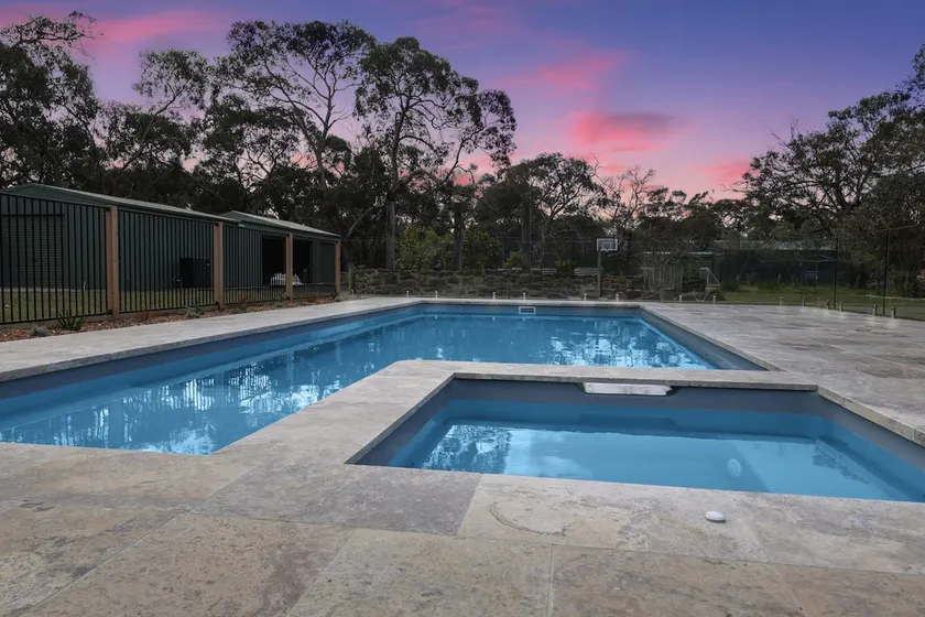Homestead Pool House, Spa, Basketball, Heated Pool - Image 1