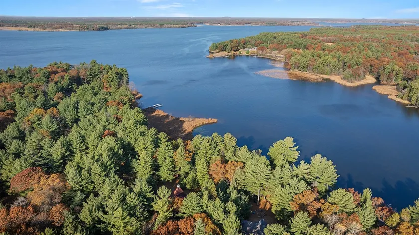 Castle Rock Lake-Games-Bar-Fireplaces & Fire Pits - Image 1