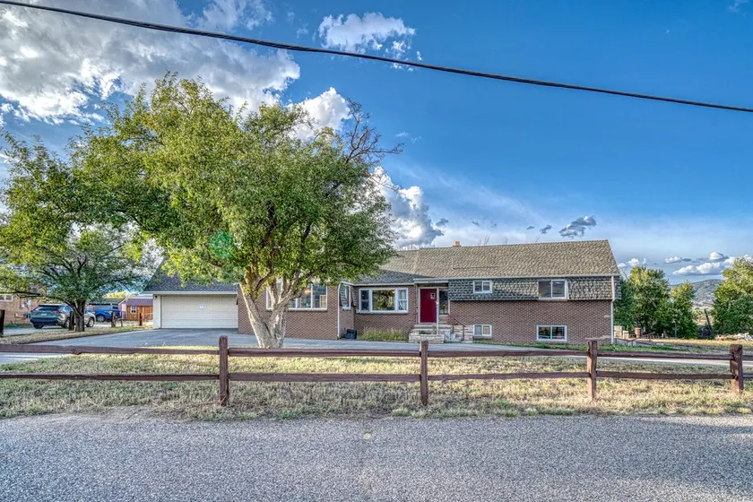 Dog Friendly • Fenced in Yard • Mountain Views! - Image 1