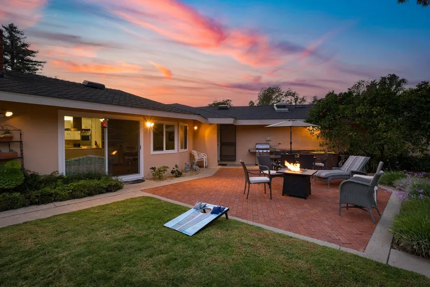 East Valley Manor by Avantstay Minutes to the Beach - Image 1