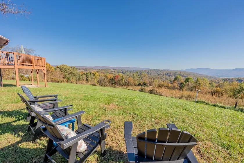 Valley View Getaway Scenic Retreat in Blacksburg - Image 1