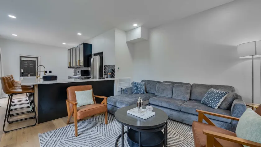 7 Bed - Urban Hot Tub Oasis near OSU & Short North - Image 1