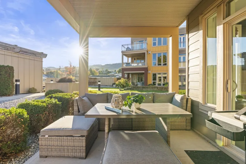 Lakeside Retreat: Pool, Hot Tub & Beach - Image 1