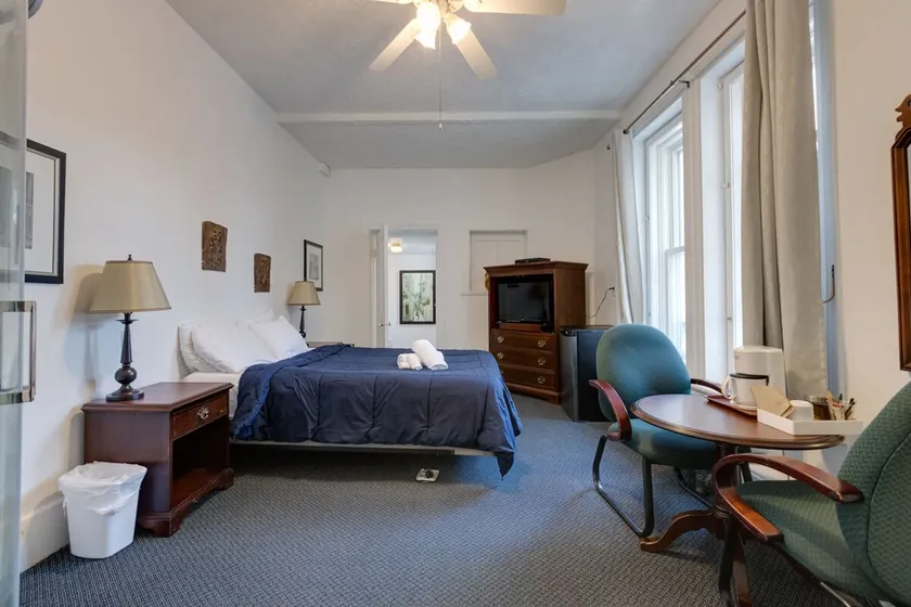 Hotel Le Cavalier - M11 - Image 1