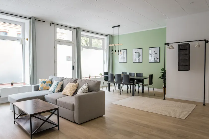 Spacious Family Apartment with 2 Bedrooms - Image 1