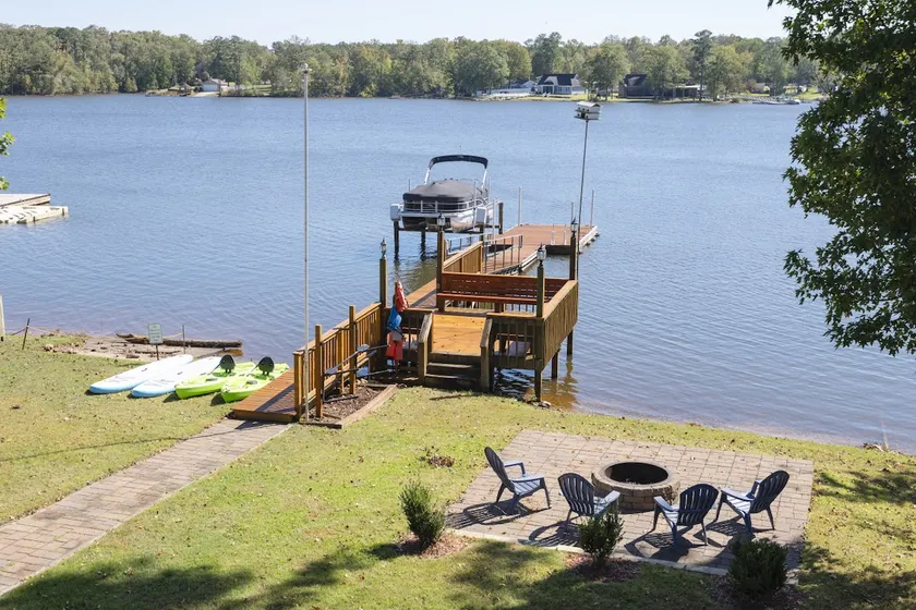 NEW-Lakeside Getaway w Priv Dock Lake toys & more - Image 1