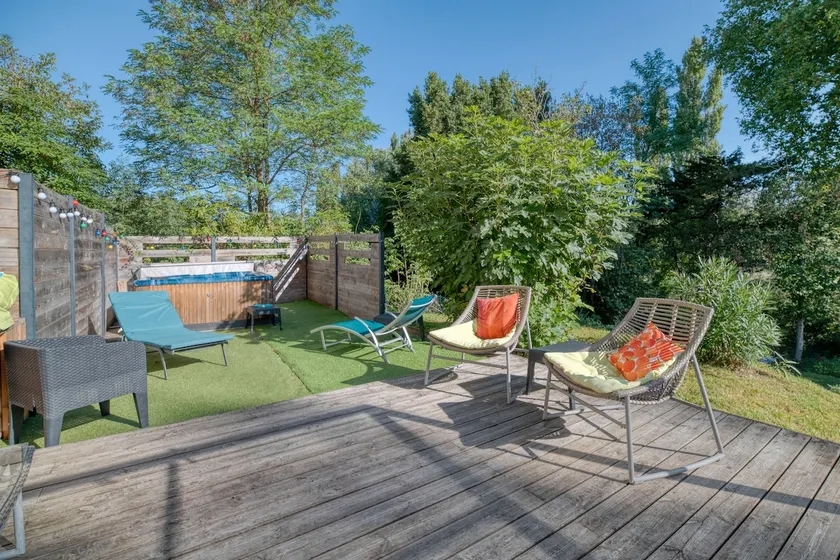 House rentals with a pool and a hot tub - Image 1