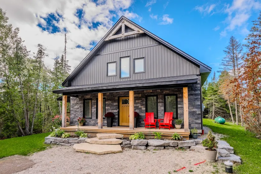 Cozy Retreat w Hot Tub Bruce Peninsula - Image 1
