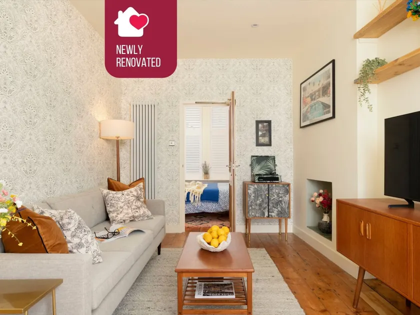 The Lorelei Chic Urban Retreat with Terrace in Brighton - Image 1