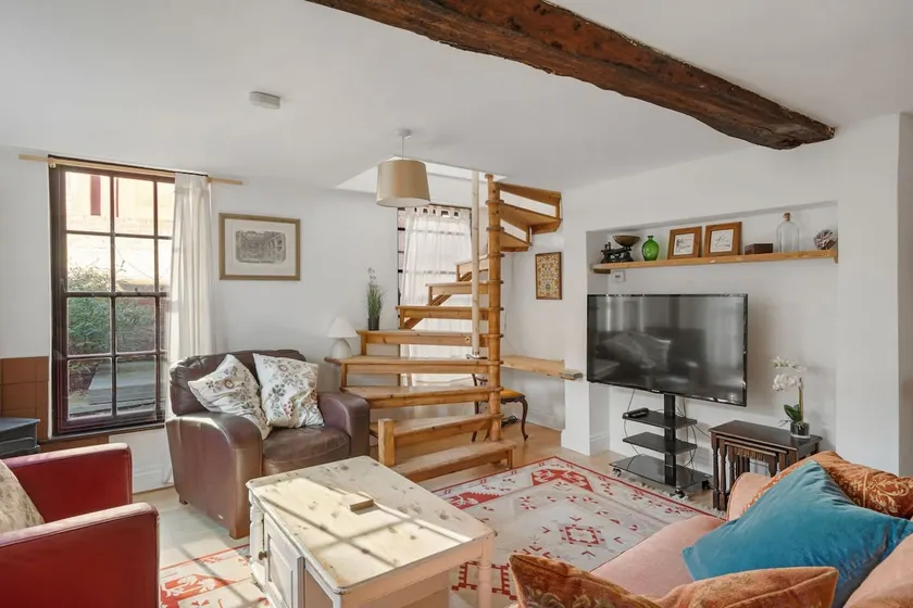 Grade II Listed Cottage in Central Taunton - Image 1