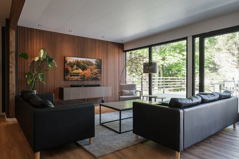 Ladhus One - Fancy Nature Hill home by the lake - Image 1