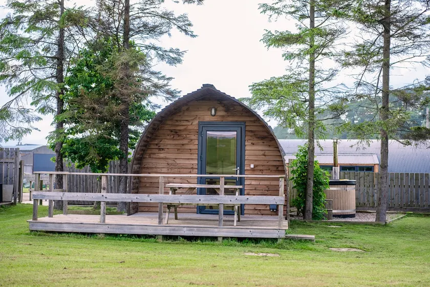 Large-Hot Tub-Cabin-Private Bathroom with - Image 1