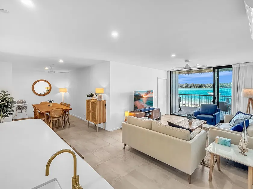 3-Bed: Riverfront Alfresco Dining & Rooftop Pool - Image 1