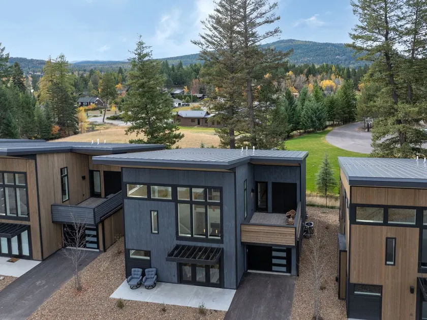 Modern Retreat with Community Amenities - Image 1