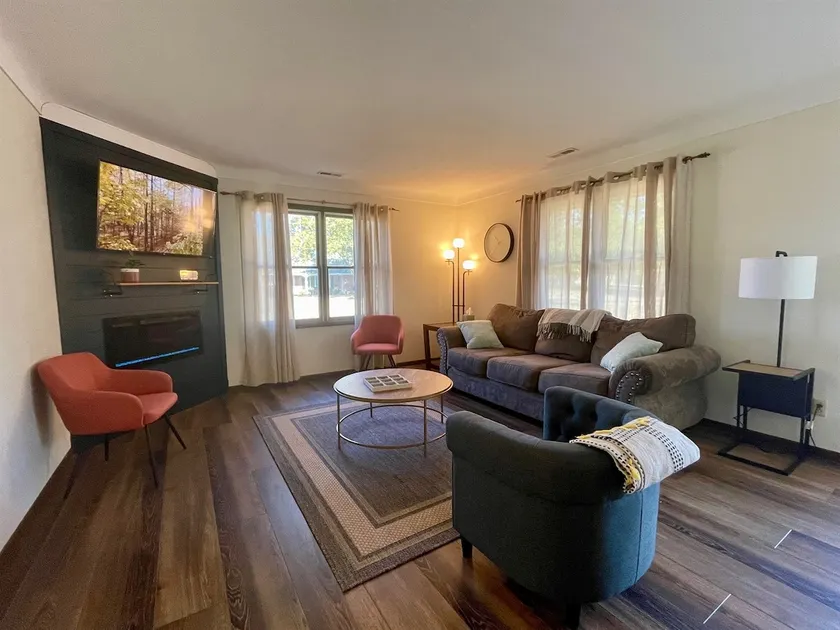 Peaceful, walkable apartment to parks & downtown - Image 1