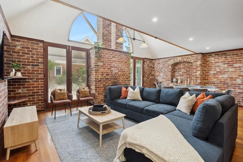 5BR | Walk to Rockeby Rd & Hospital | Kids Toys - Image 1