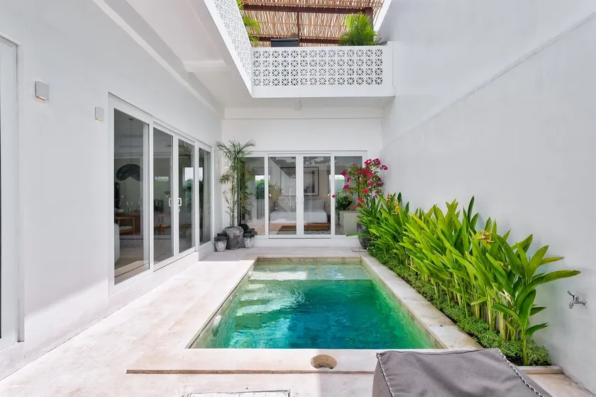 2BR Beachside Bliss with Rooftop, BBQ & Pool - Image 1
