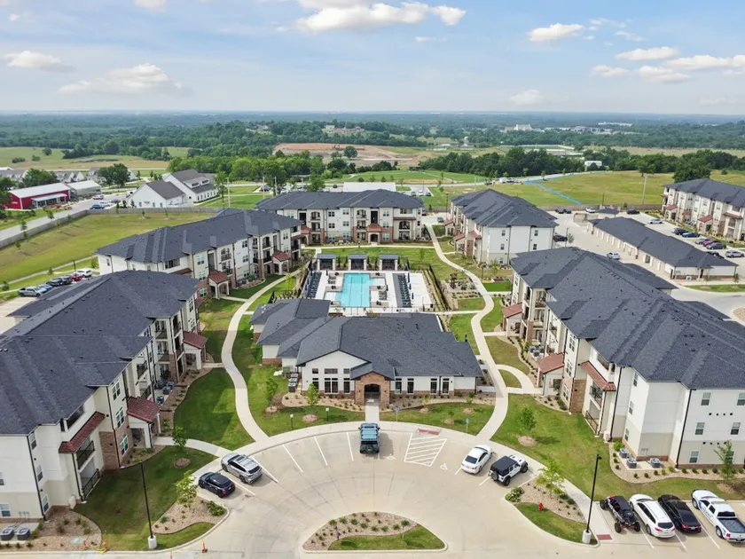 Sea House • Stylish New 1BR/1BA • Owasso OK - Image 1
