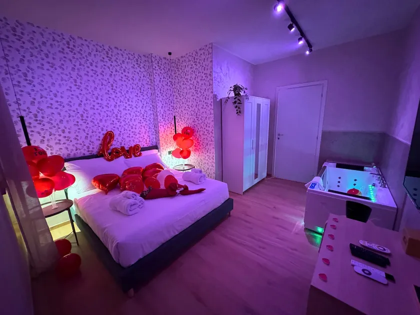SuiteHeart Torino Private Jacuzzi - Image 1