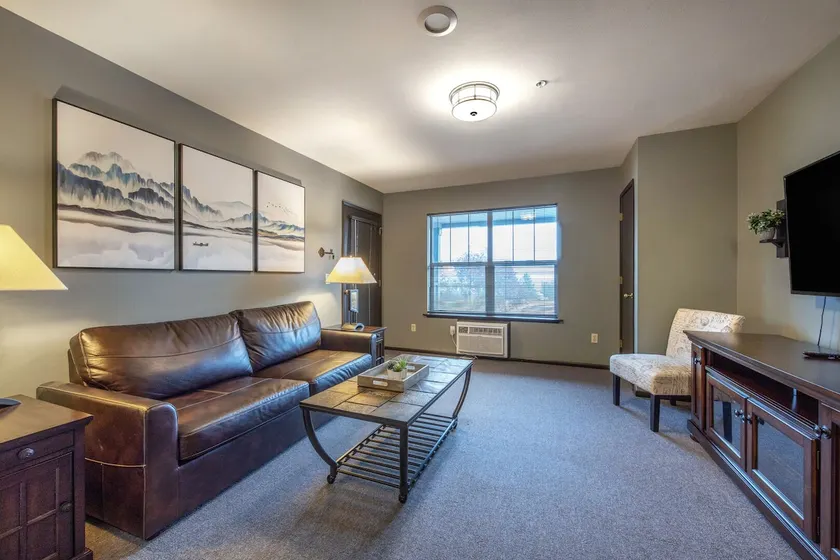 18 Lodge - Downtown Hood River, River View! - Image 1