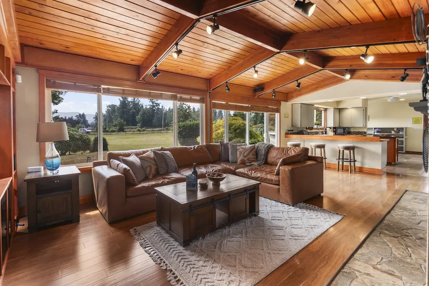Rainier Ranch & Poolside Escape - Image 1