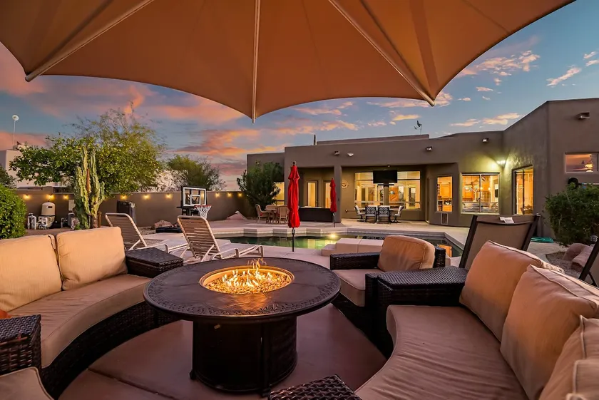 5BR Pool Patio Outdoor TV & In-Pool Hoops - Image 1