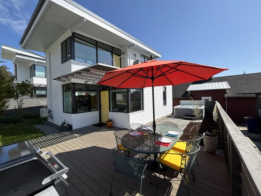 Hot Tub/Central/Modern/Well Appointed/Immaculate - Image 1
