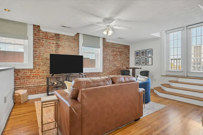 Adorable Loft Above Bella | King Bed - Image 1