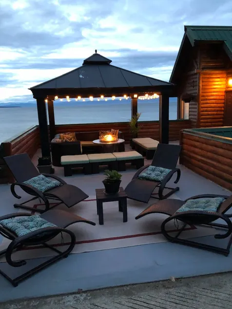 Family Oceanfront Log Home Watercraft Included - Image 1