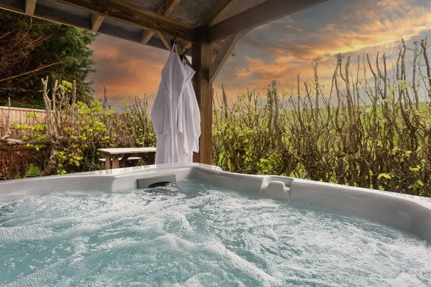 Scenery Hill Hideaways The Coach House Charming Retreat with Jacuzzi and BBQ Hut Near the Lake District - Image 1