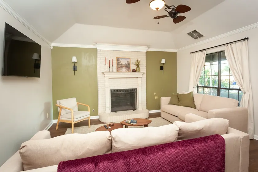 Family & Pet Friendly - Backyard - Patio - Image 1