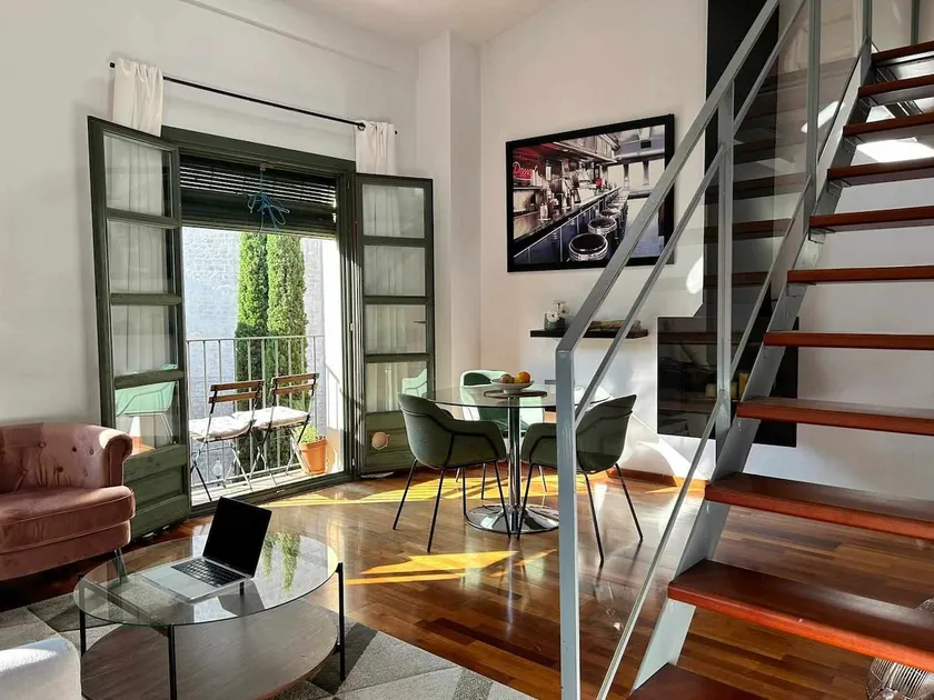 Modern apt in old town w cathedral views - Image 1