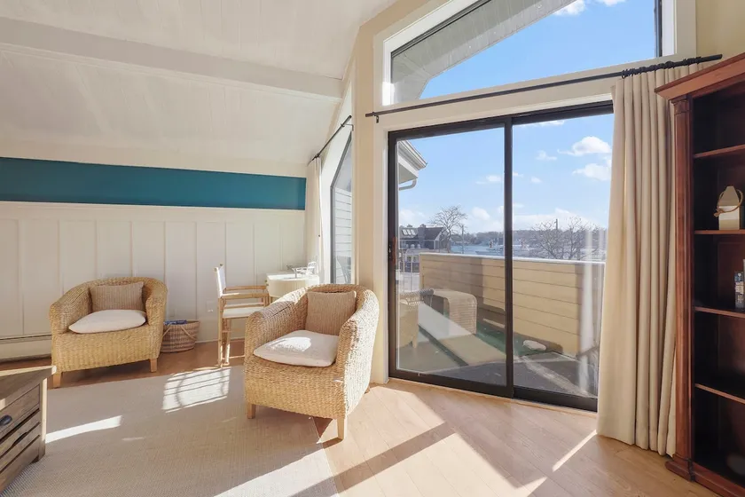 200 Pointes North Inn - Image 1