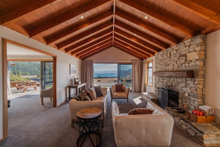 Room with Lake and Mountain Views - Tekapo - Image 1