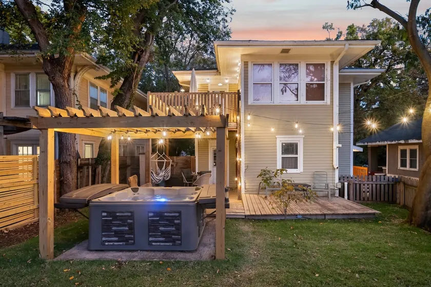Hottub, Pool Table, Fire Pit, BBall, Pets, Sleep 8 - Image 1