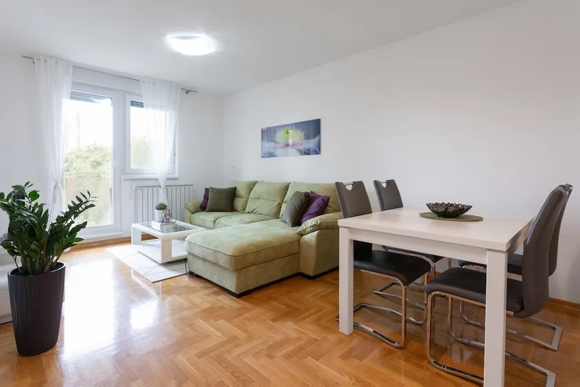 Bright 1BDR with Balcony & Parking - Image 1