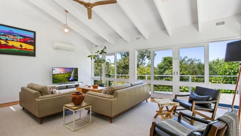 Sea Whisper - Spacious Family Retreat - Image 1