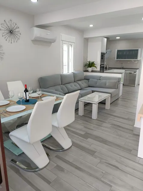 Nice home in El Gastor - Image 1