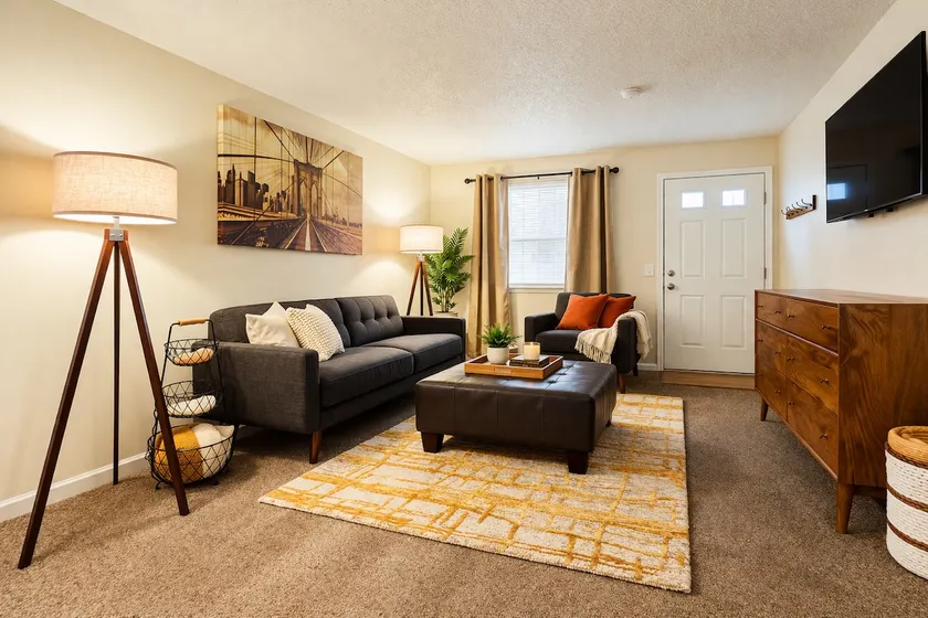 Stylish New Apt Walk to Downtown - Image 1