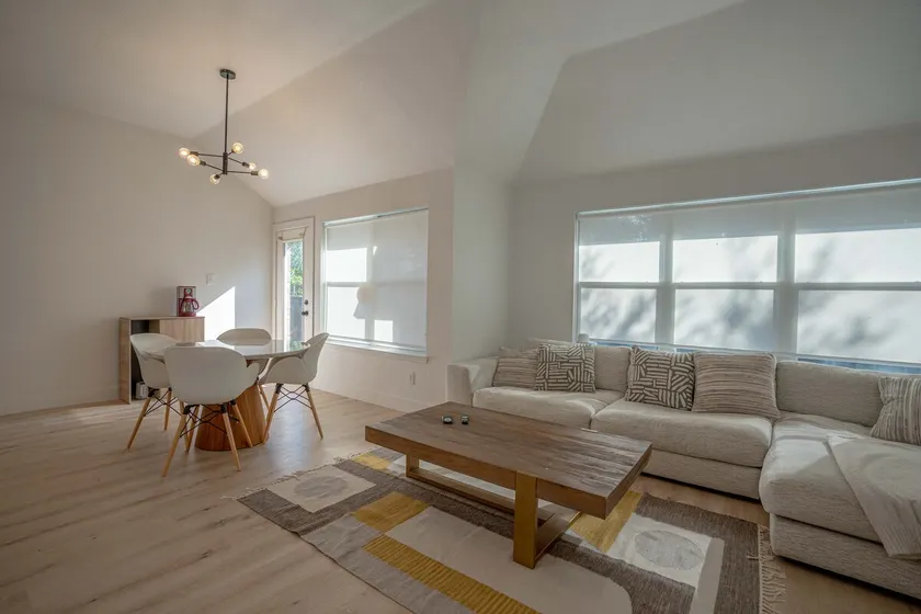 Bright Modern 4BR w/ High Ceilings - Image 1